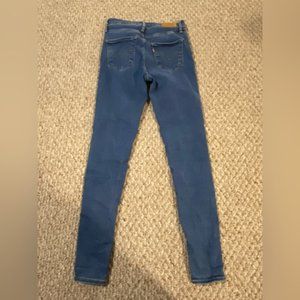 Womens Levis jeans